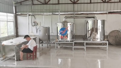 新型釀酒設備里到底藏著什么秘密，連釀酒老師傅都忙著換？
