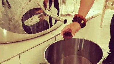 為什么冬季從小型酒廠釀酒設(shè)備蒸出的白酒會發(fā)苦呢？