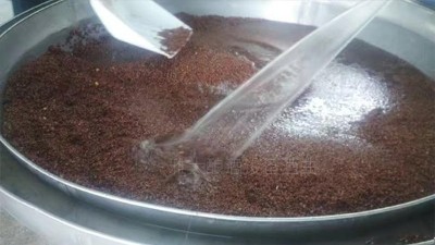 夏季用白酒釀造設(shè)備做固態(tài)酒，忽視這個(gè)泡糧細(xì)節(jié)，小心感染雜菌