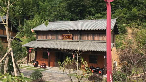 當(dāng)釀酒設(shè)備白酒酒坊注入畬族文化后，新月畬酒坊火了！
