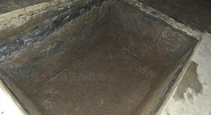 6.29起窖后，及時將窖池清掃干凈