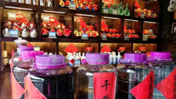 下礦挖煤的張哥用純糧釀酒設(shè)備開酒坊，走上釀酒創(chuàng)業(yè)之路
