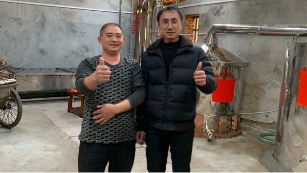亮了！亮了！500斤白酒釀酒設(shè)備同時蒸糧蒸酒只用了4小時！