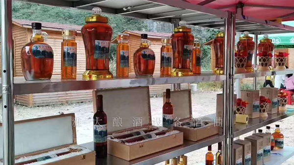 農(nóng)村到處可見的野果，用烤酒設(shè)備釀成酒有補(bǔ)腎固精的功效！