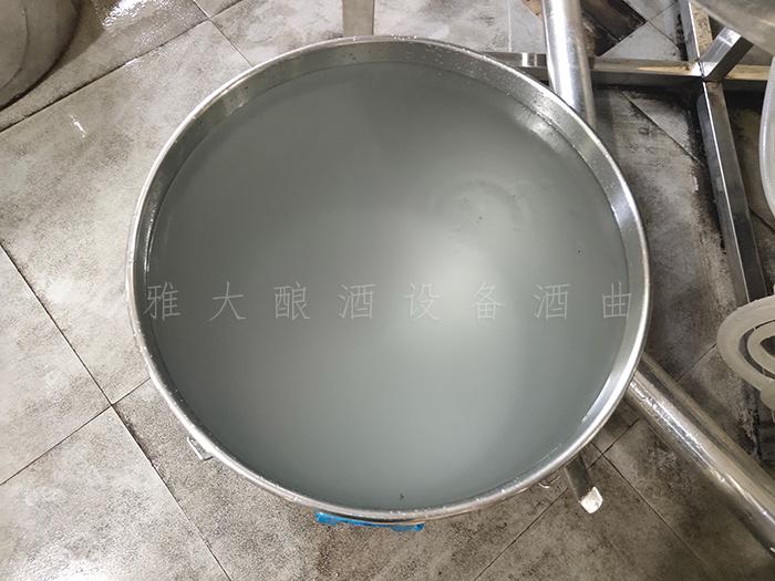 渾濁的低度酒，可復蒸來提高酒度