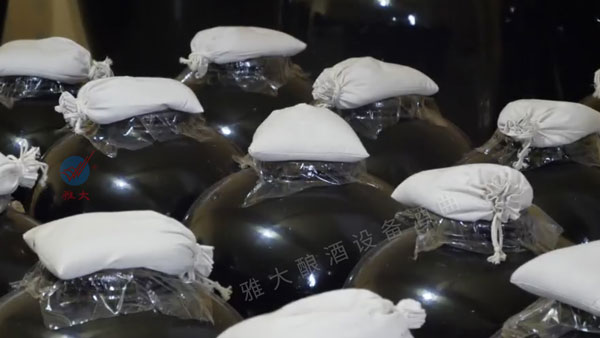 喝過純糧釀酒設(shè)備釀造的農(nóng)家土酒，才知道什么叫真正的中國酒