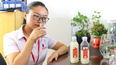 高粱釀酒設(shè)備：醉好的生活莫過于兜里有錢，心里有光，杯中有酒