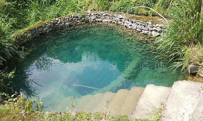 5-曾氏酒業(yè)-1套純糧釀酒設備，200平米舊廠房+3個臨街鋪面，輕松開酒廠井水3