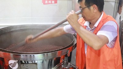 用蒸酒設備做固態(tài)酒想要穩(wěn)產(chǎn)高產(chǎn)，這幾點很關鍵！