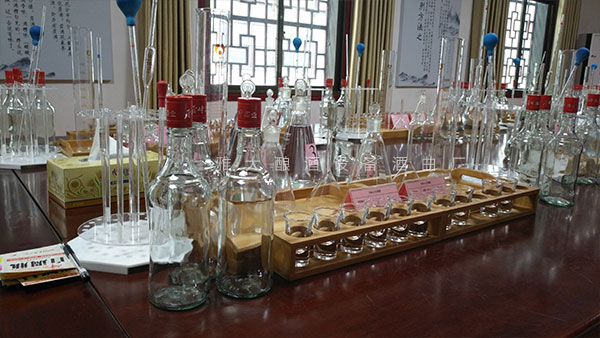 不銹鋼釀酒設(shè)備：你要害怕“勾兌”白酒到什么時(shí)候？