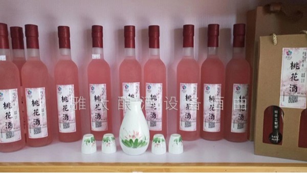 桃花源不僅桃花美，用熟料釀酒設(shè)備釀造的桃花酒更美
