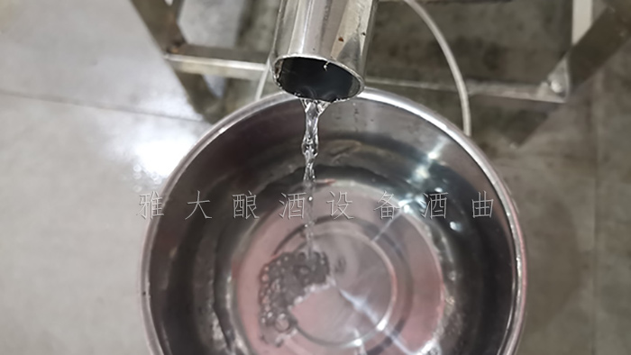11.26小型白酒釀酒設(shè)備出酒度數(shù)太高，怎么降度好