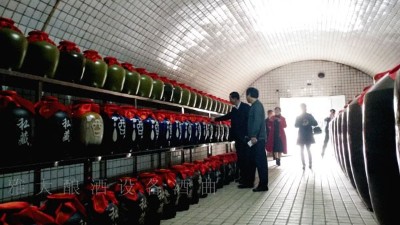 驚！原來用釀酒白酒設(shè)備釀造企業(yè)定制酒好處這么多！