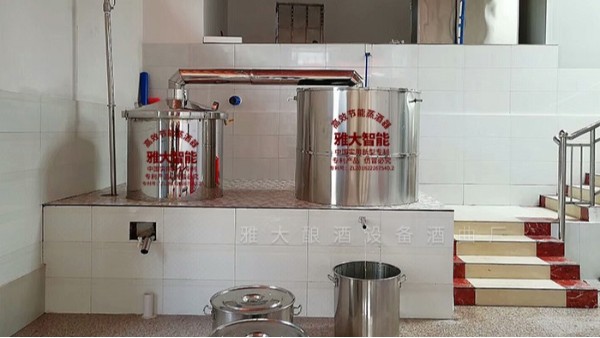 小型酒廠釀酒設(shè)備開酒坊，加盟別人的商標(biāo)做瓶裝酒，靠譜嗎？
