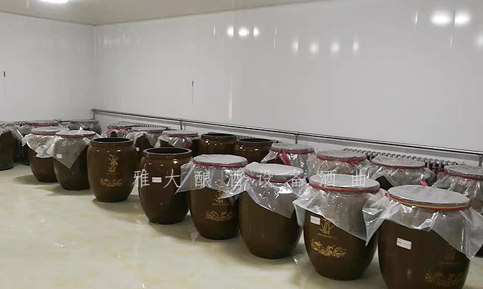 10.4張總的標(biāo)準(zhǔn)化發(fā)酵車間，全部用廣口陶缸發(fā)酵