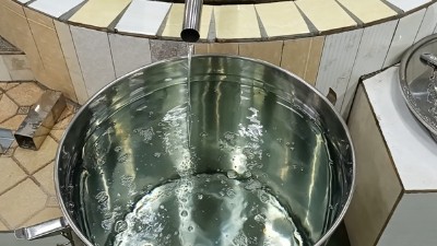 用烤酒設(shè)備釀酒的老師傅，為什么每次出酒率都那么高？