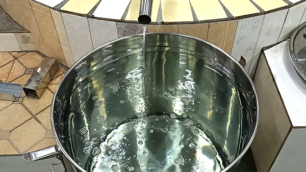 用烤酒設備烤酒時，怎樣才能得到更多低度酒？