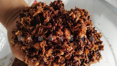 用白酒蒸餾設(shè)備做固態(tài)酒升溫猛？只需發(fā)酵時加上它。