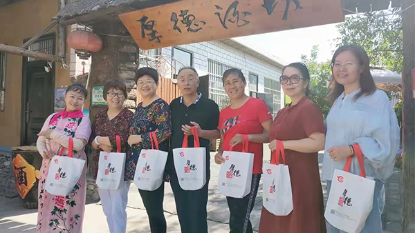 用小型酒廠釀酒設(shè)備開酒廠，怎樣積累人脈？