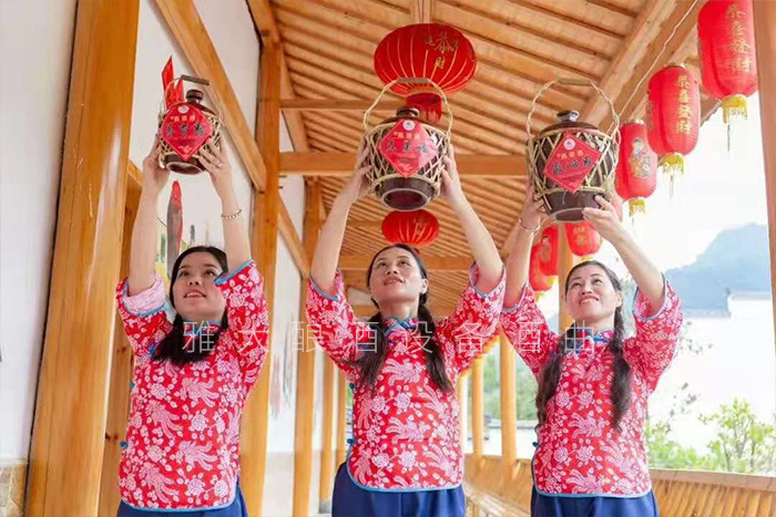 從廚師到釀酒師，用蒸餾釀酒設(shè)備釀出美酒，釀出紅火日子