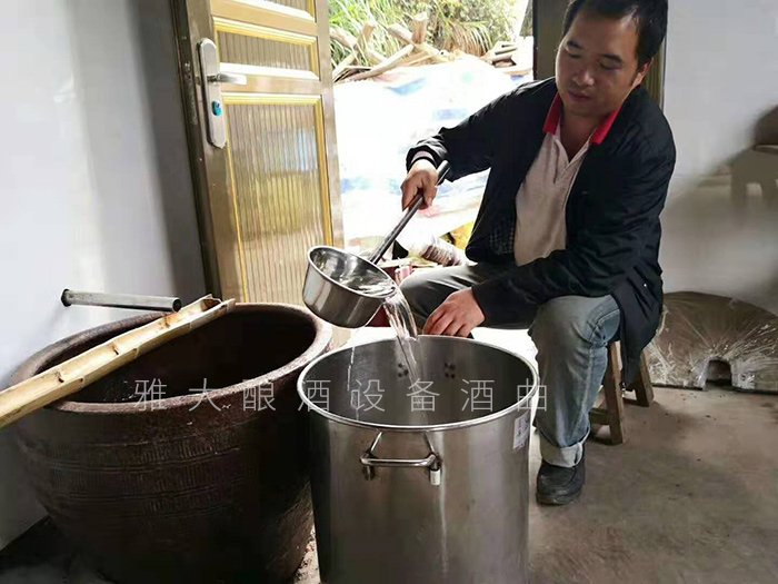 從廚師到釀酒師，用蒸餾釀酒設(shè)備釀出美酒，釀出紅火日子