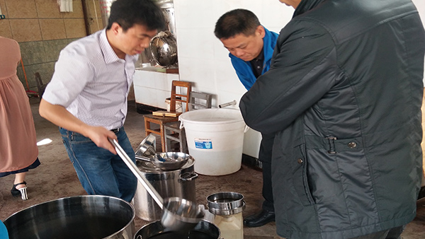 9.17現(xiàn)場(chǎng)品嘗酒的口感，滿意后再定制