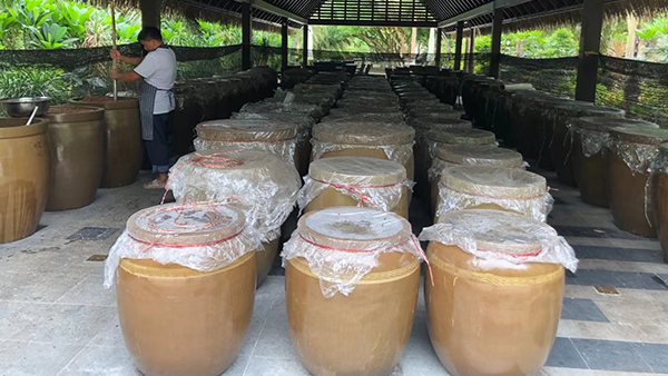 春季用烤酒設備做酒，不做好發(fā)酵車間的衛(wèi)生后果很嚴重！