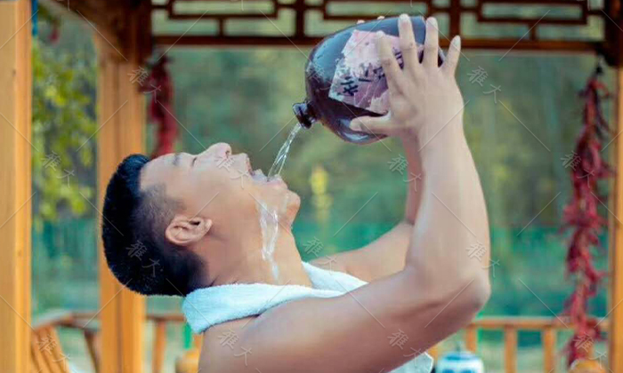 10.13用小型蒸餾釀酒設(shè)備做酒，如何提升酒量你學(xué)會了嗎