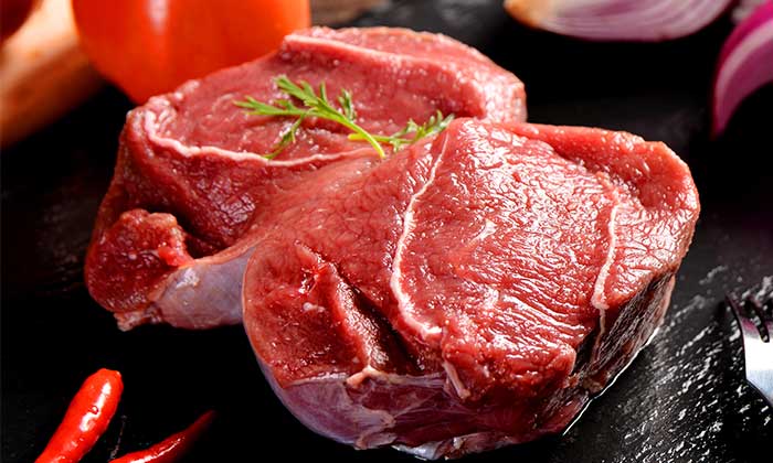 酒糟喂牛肉質(zhì)好，賣價(jià)高